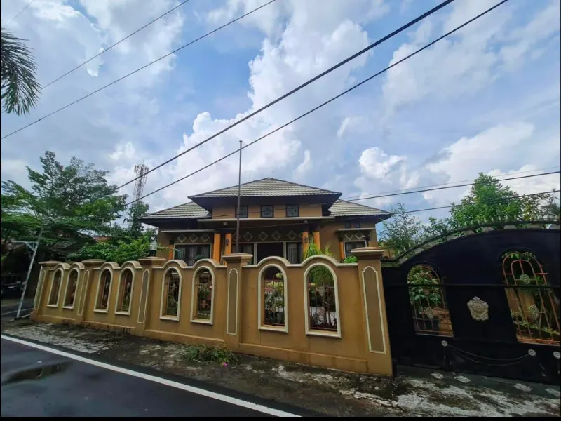 Rumah dengan Kolam Renang Dijual di Jl. Sultan Adam, Banjarmasin 2