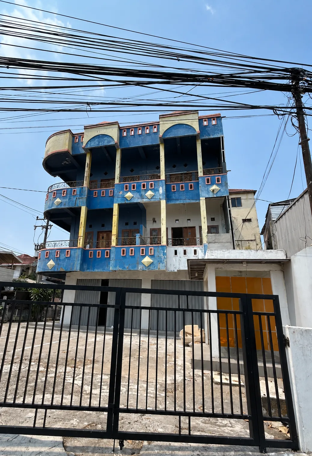 Ruko Disewakan 3 Lantai 2 Pintu di Jl. Pangeran Antasari