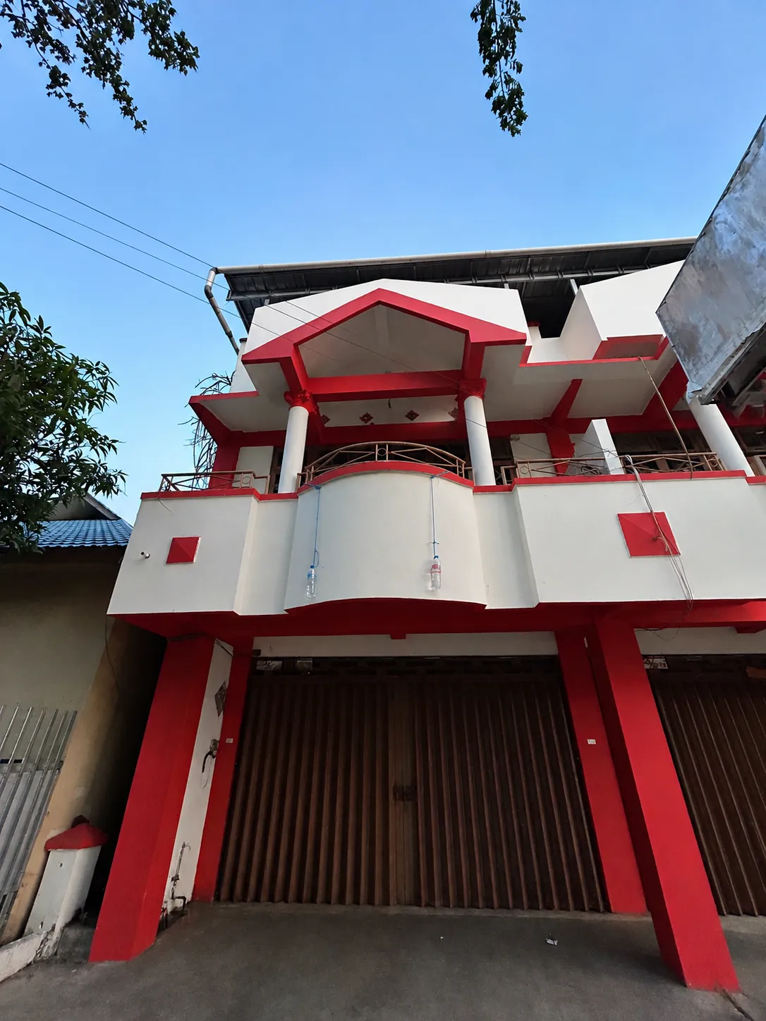 Ruko Disewakan 2 Lantai dengan Halaman Parkir di Banjar Indah