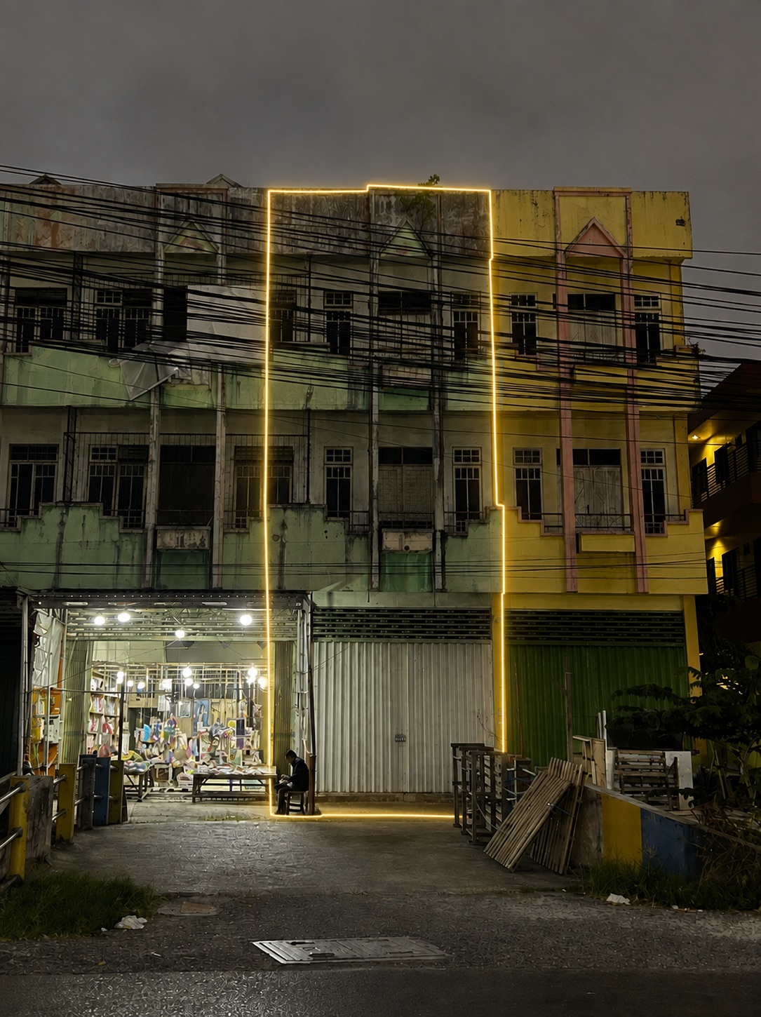 Ruko Disewakan 3 Lantai 5 x 20 Meter di Jl. Mayjen Sutoyo