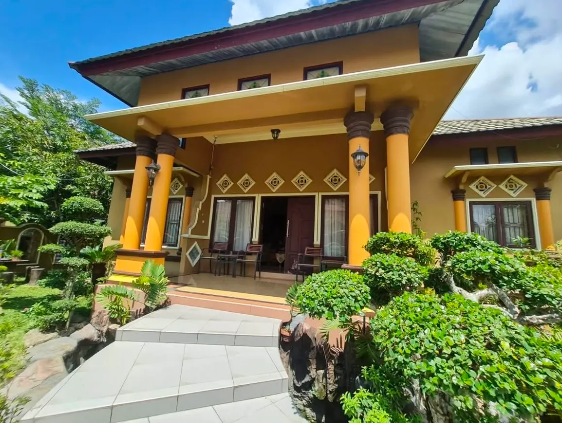 Rumah dengan Kolam Renang Dijual di Jl. Sultan Adam, Banjarmasin