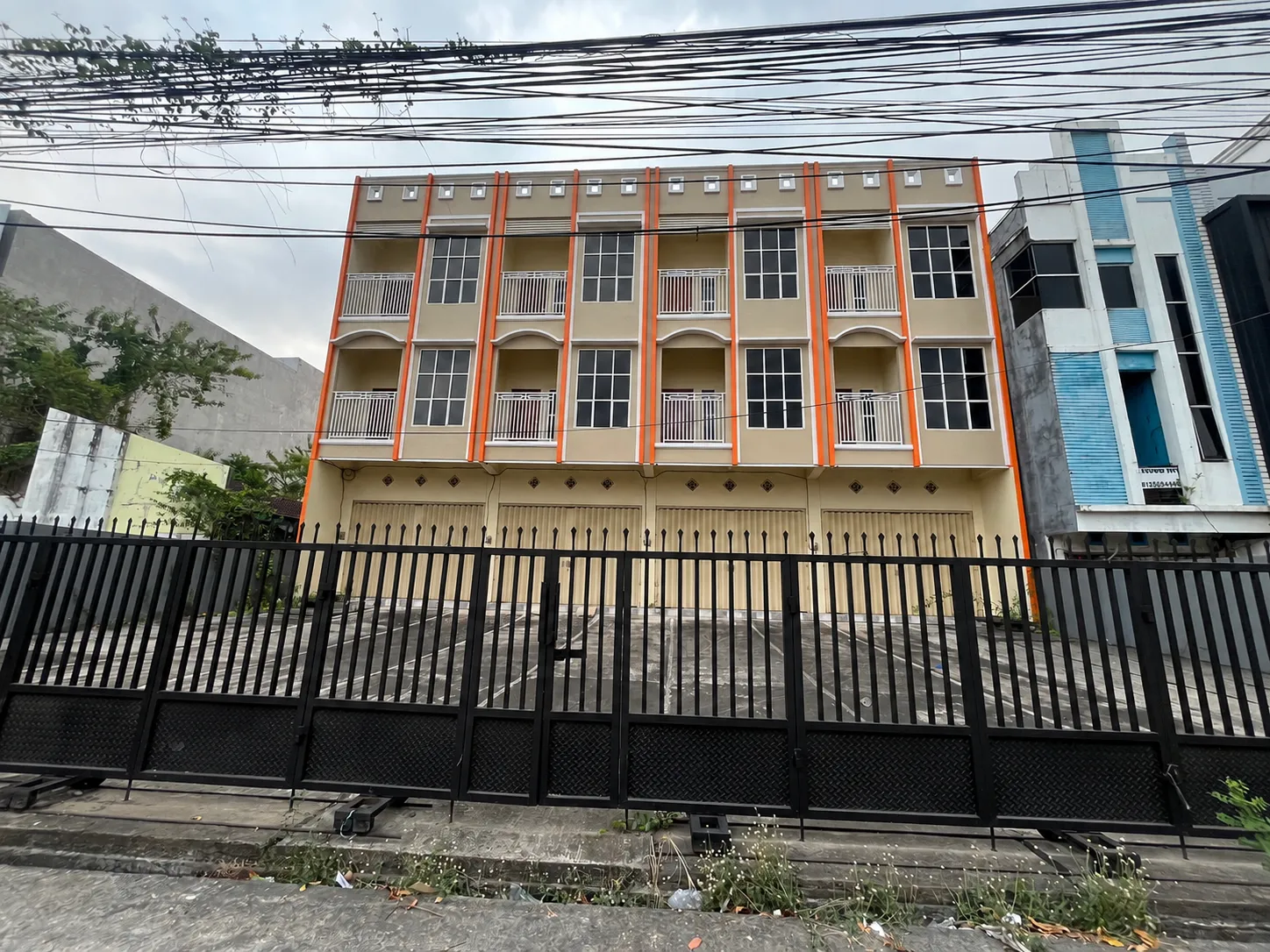 Ruko Disewakan 3 Lantai di Jl. Kayu Tangi, Simpang Cendana