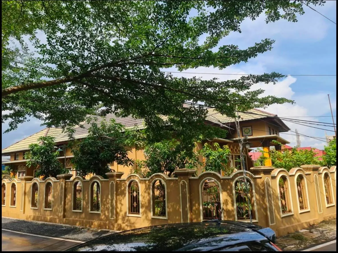 Rumah dengan Kolam Renang Dijual di Jl. Sultan Adam, Banjarmasin 4