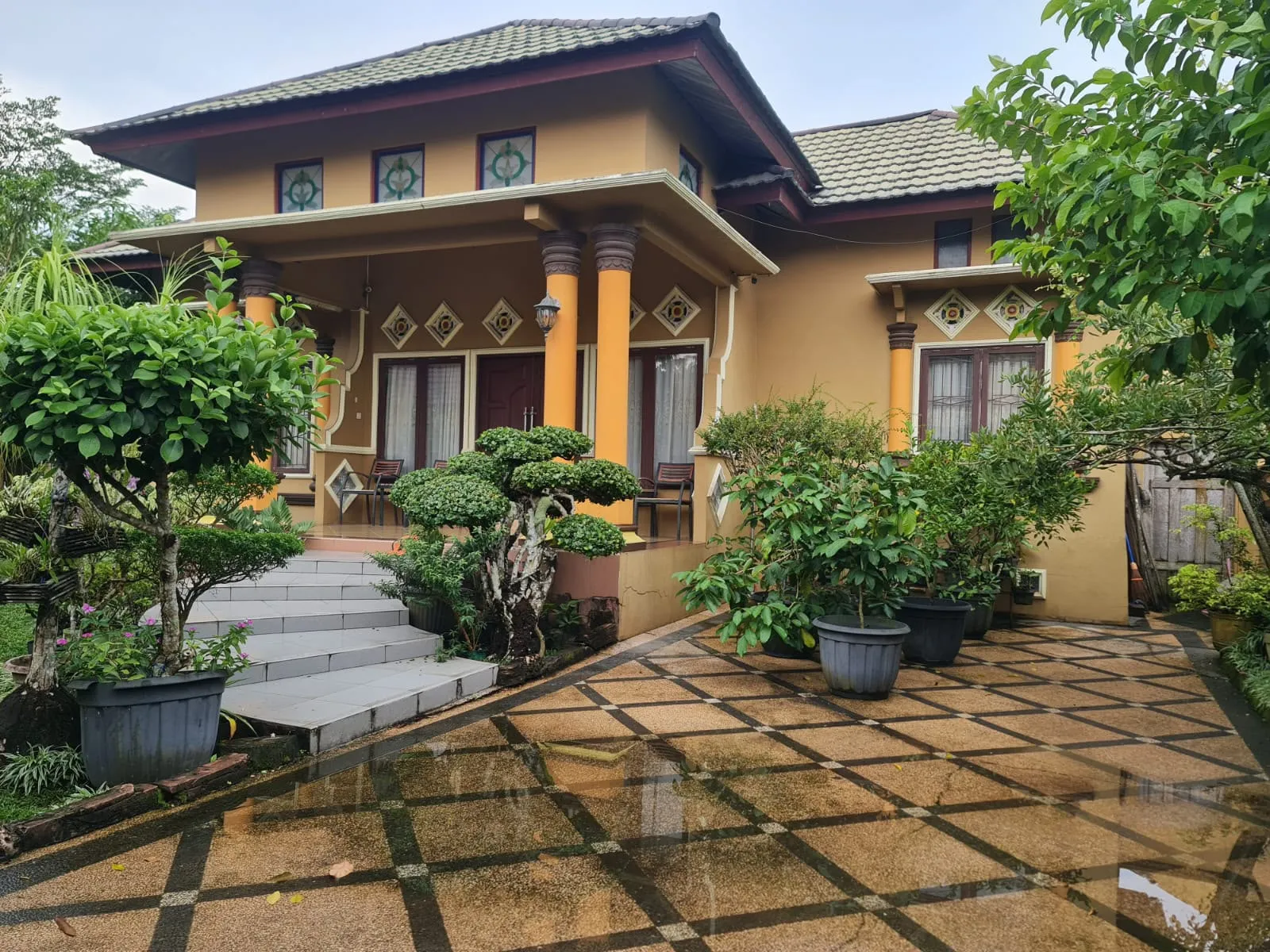 Rumah dengan Kolam Renang Dijual di Jl. Sultan Adam, Banjarmasin 5