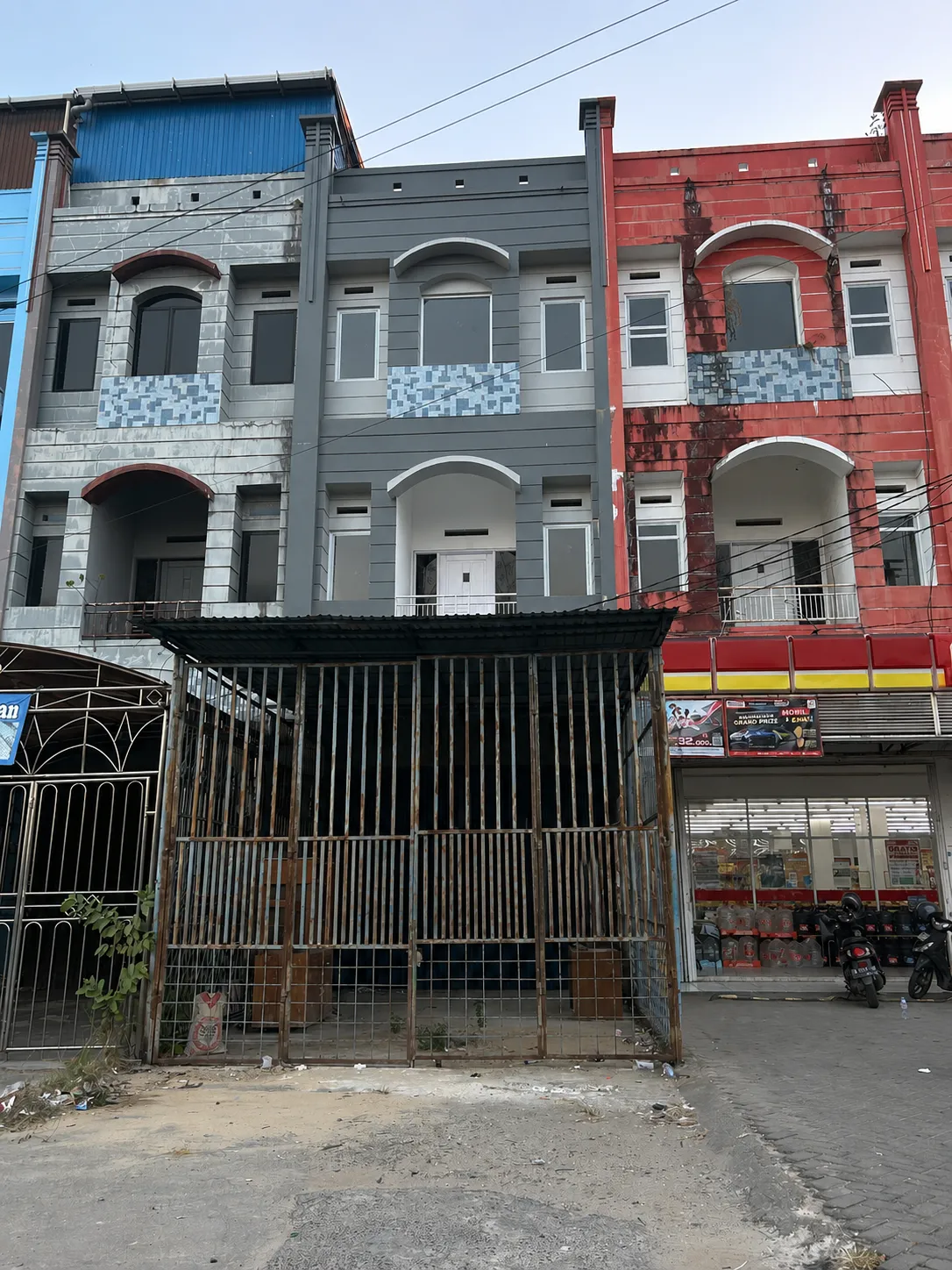 Ruko Disewakan 3 Lantai di A. Yani Km 8, Dekat Citraland